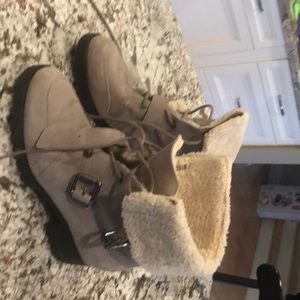 Karl Lagerfeld woman’s size 8.5 winter boots